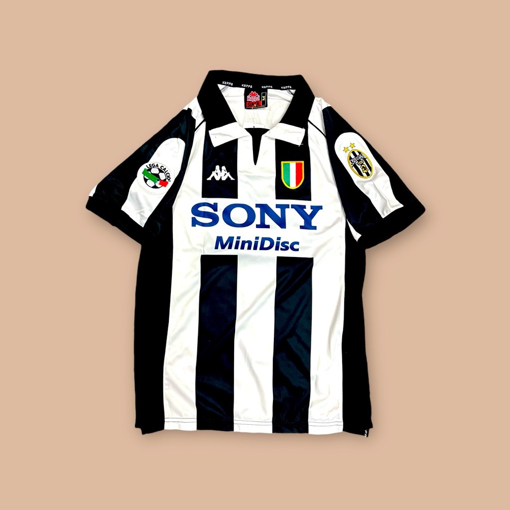 1997/98 juventus home kit with scudetto. Zidane soccer football jersey. NWT